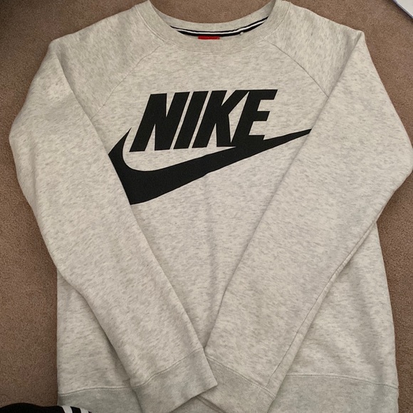 Nike Tops - nike sweatshirt